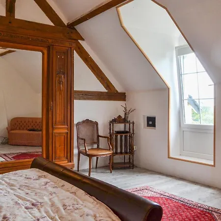 Awesome In Sous Courcillon W/ Outdoor Swimming Pool And 2 Bedrooms